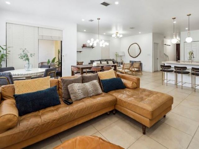 Home for rent at 7042 NW 103rd Path - photo 6211229