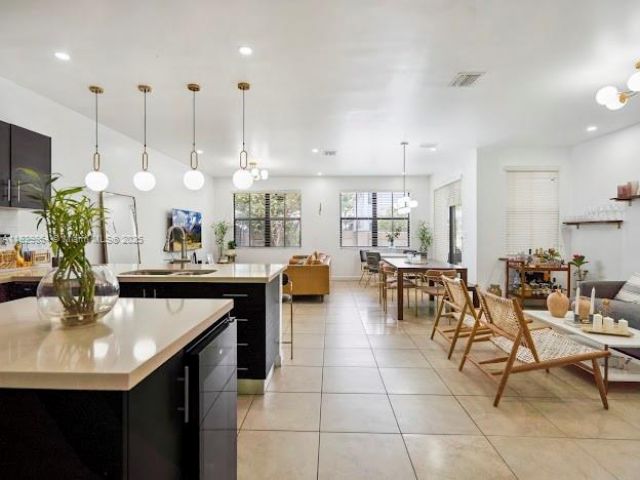 Home for rent at 7042 NW 103rd Path - photo 6211233