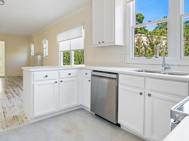 Home for sale at 813 Avon Road - photo 6213225