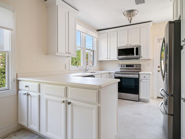 Home for sale at 813 Avon Road - photo 6213226