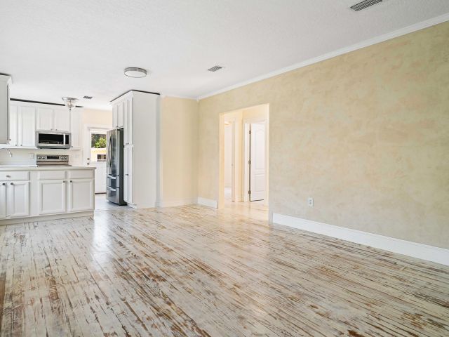 Home for sale at 813 Avon Road - photo 6213227