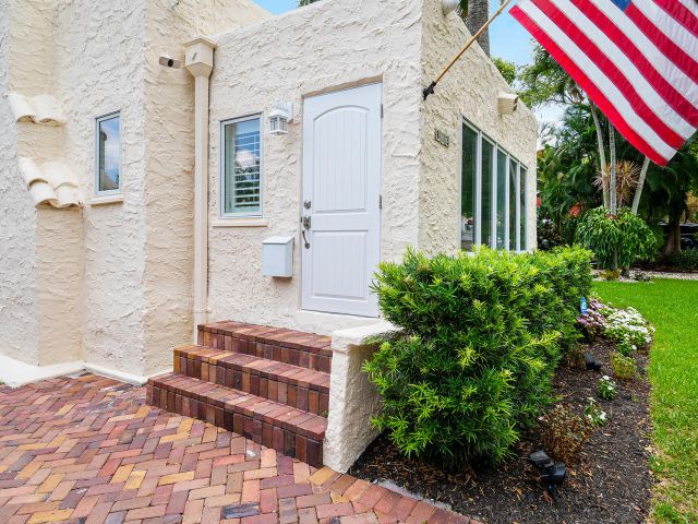 Home for sale at 813 Avon Road - photo 6213233