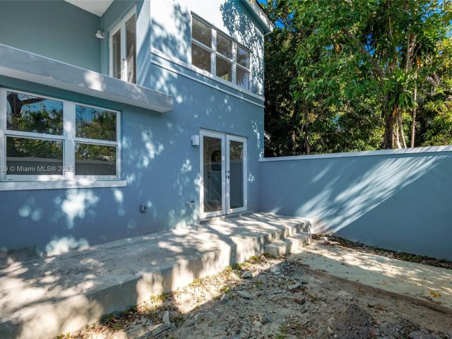 Home for sale at 854 SE 12 ct 8 - photo 6211423