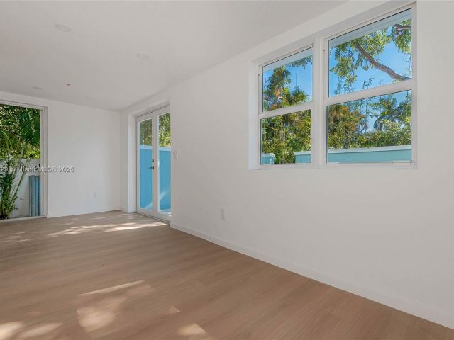 Home for sale at 854 SE 12 ct 8 - photo 6211425