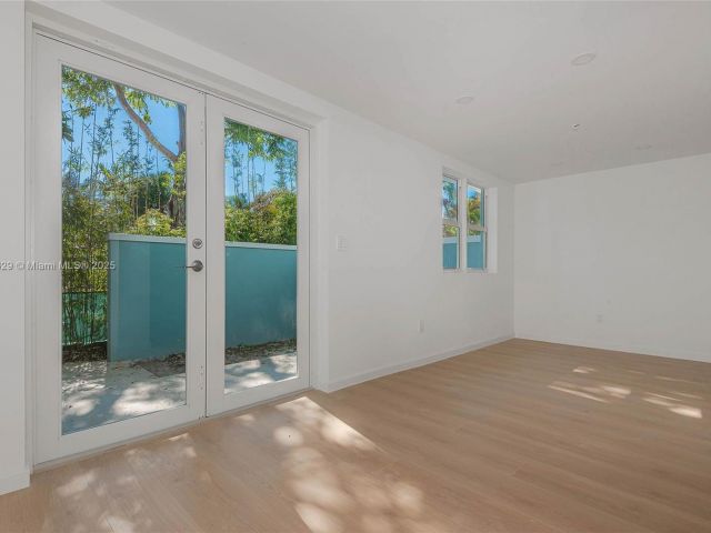 Home for sale at 854 SE 12 ct 8 - photo 6211426