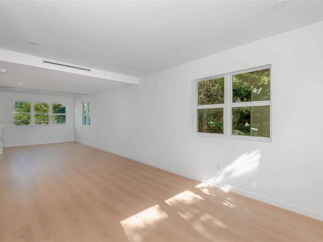 Home for sale at 854 SE 12 ct 8 - photo 6211427