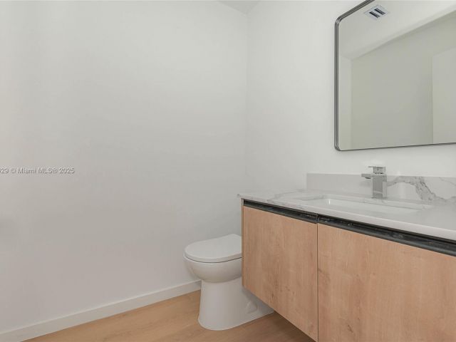 Home for sale at 854 SE 12 ct 8 - photo 6211429