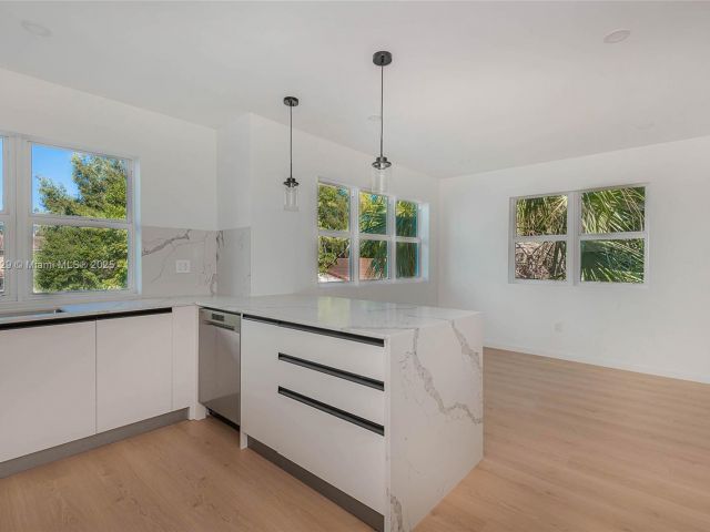 Home for sale at 854 SE 12 ct 8 - photo 6211435