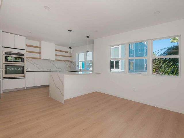 Home for sale at 854 SE 12 ct 8 - photo 6211437