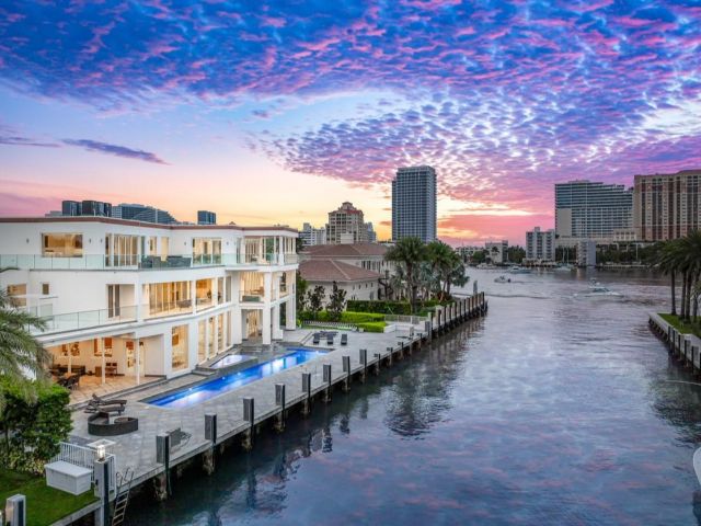 Home for sale at 4 Pelican Dr - photo 6233971