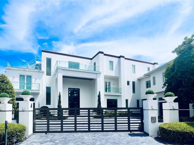 Home for sale at 4 Pelican Dr - photo 6233983