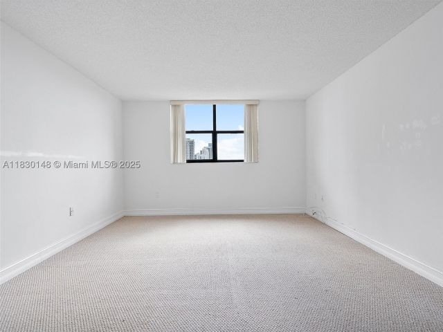 3-bedroom condo for sale in Sunny Isles Beach - 210 174th St 2005 - MondialRealty