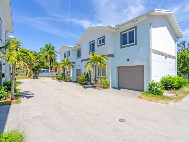 Home for sale at 507 NW 8th Ave #2 - photo 6213481