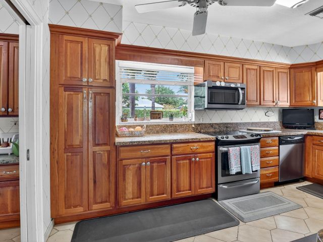 Home for sale at 1095 Hibiscus Lane - photo 6219314