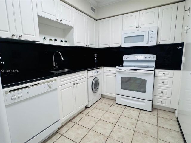 Apartment for sale  Unit #PH39 - photo 6219946