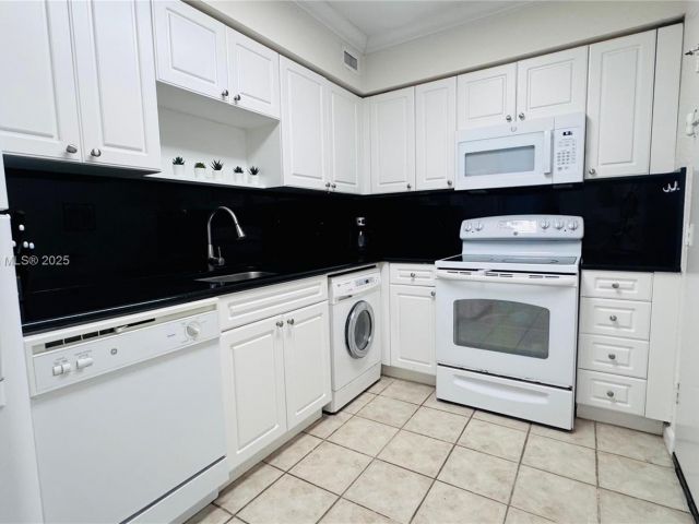 Apartment for sale  Unit #PH39 - photo 6219948