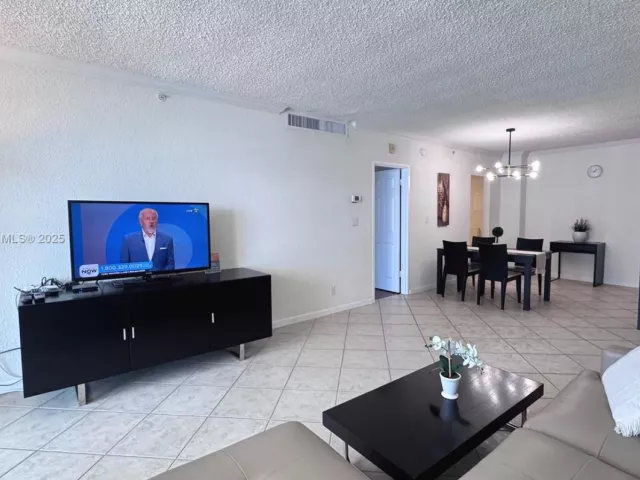 1-bedroom condo for sale in Hollywood - 2501 S Ocean Dr PH39 - MondialRealty