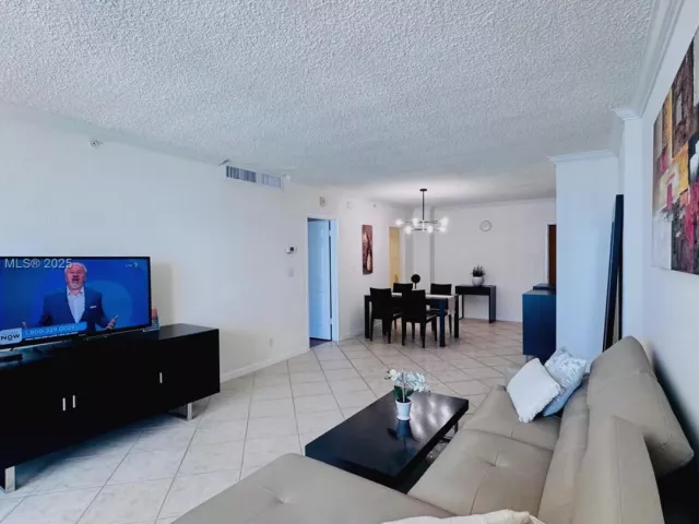 1-bedroom condo for sale in Hollywood - 2501 S Ocean Dr PH39 - MondialRealty