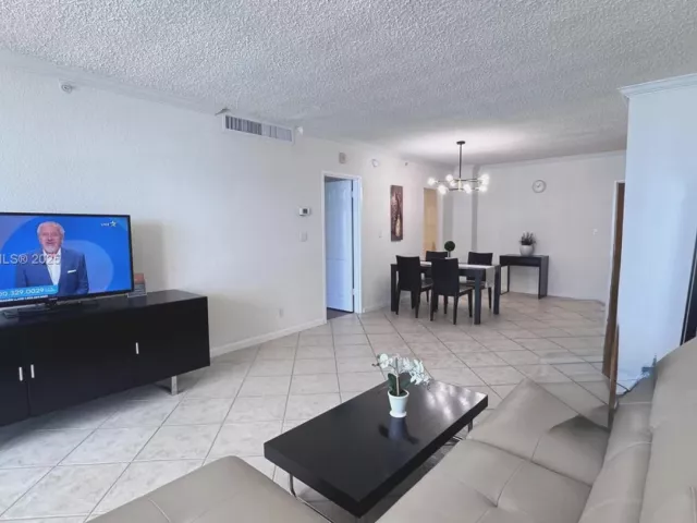 1-bedroom condo for sale in Hollywood - 2501 S Ocean Dr PH39 - MondialRealty