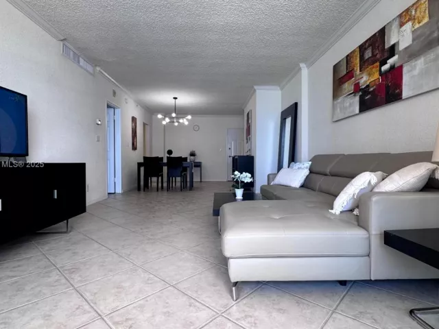 1-bedroom condo for sale in Hollywood - 2501 S Ocean Dr PH39 - MondialRealty