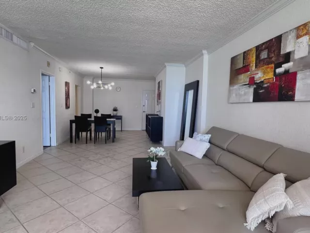 1-bedroom condo for sale in Hollywood - 2501 S Ocean Dr PH39 - MondialRealty