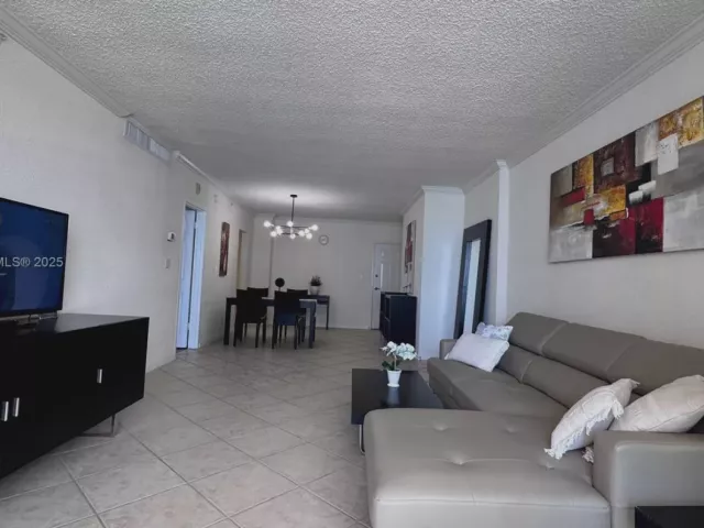 1-bedroom condo for sale in Hollywood - 2501 S Ocean Dr PH39 - MondialRealty