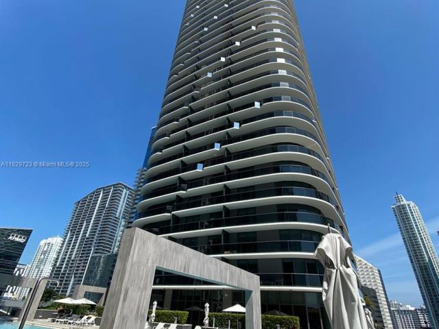 Apartment for rent  Unit #1706 - photo 6219651