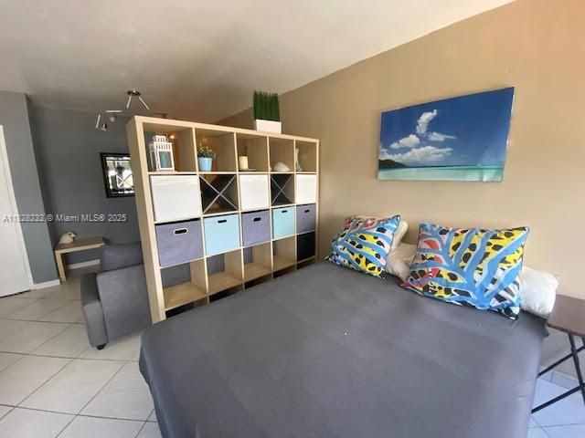 Apartment for rent  Unit #1002 - photo 6219409