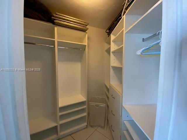 Apartment for rent  Unit #1002 - photo 6219411