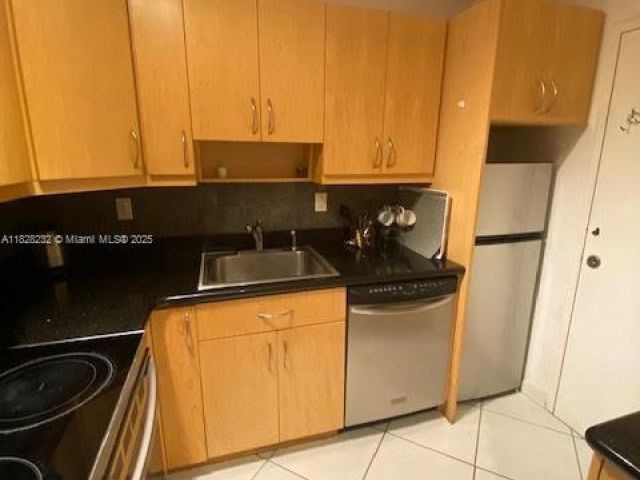 Apartment for rent  Unit #1002 - photo 6219413