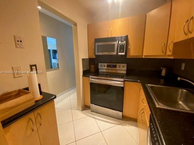 Apartment for rent  Unit #1002 - photo 6219415