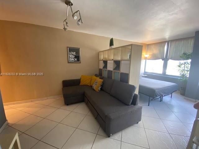 Apartment for rent  Unit #1002 - photo 6219420