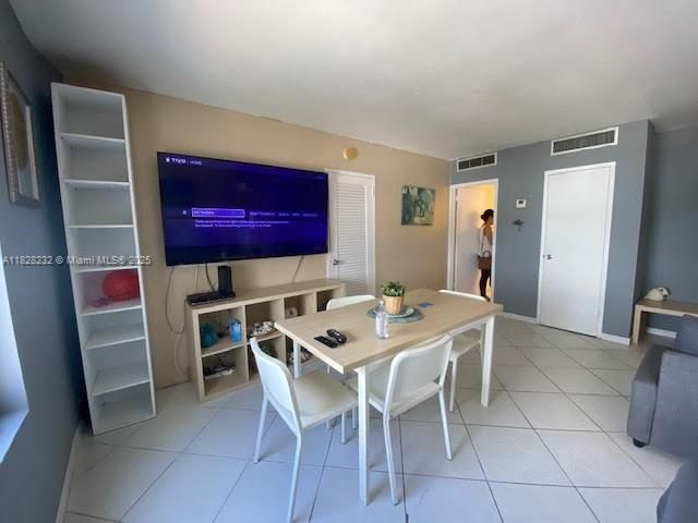 Apartment for rent  Unit #1002 - photo 6219423