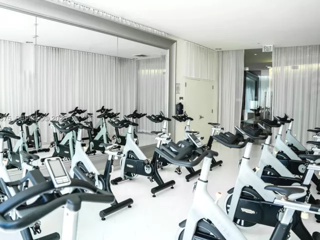 2-bedroom condo for sale in Miami - 465 Brickell Ave 5302 - MondialRealty