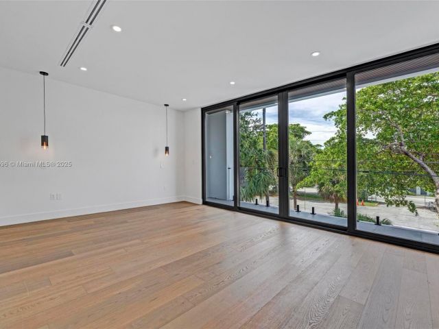 Home for sale at 630 NE 82nd Ter - photo 6223698