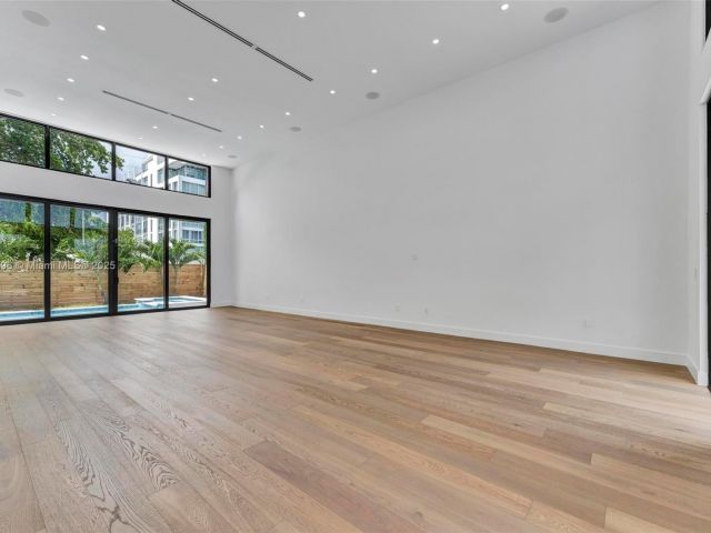 Home for sale at 630 NE 82nd Ter - photo 6223709