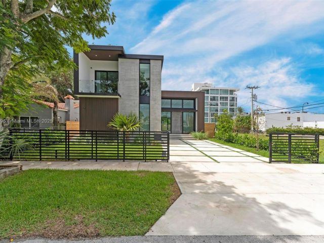 Home for sale at 630 NE 82nd Ter - photo 6223713