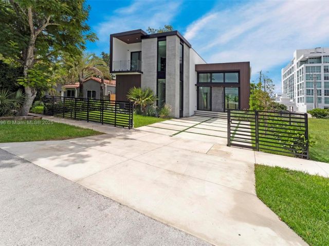 Home for sale at 630 NE 82nd Ter - photo 6223714