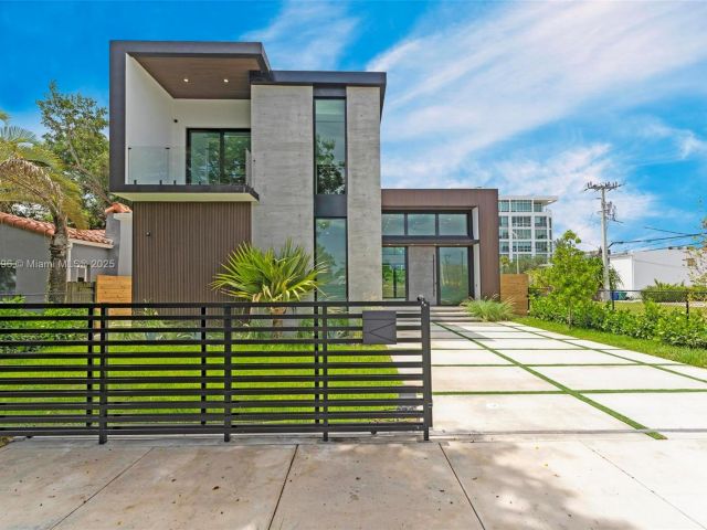 Home for sale at 630 NE 82nd Ter - photo 6223715