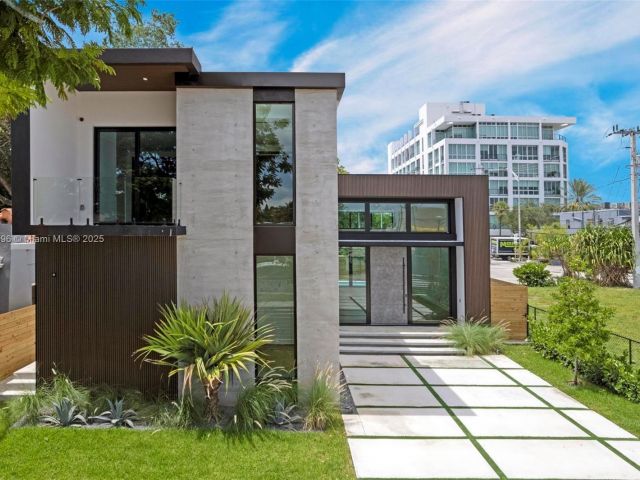 Home for sale at 630 NE 82nd Ter - photo 6223716