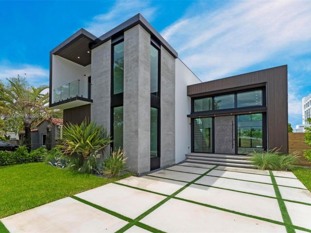 Home for sale at 630 NE 82nd Ter - photo 6223717