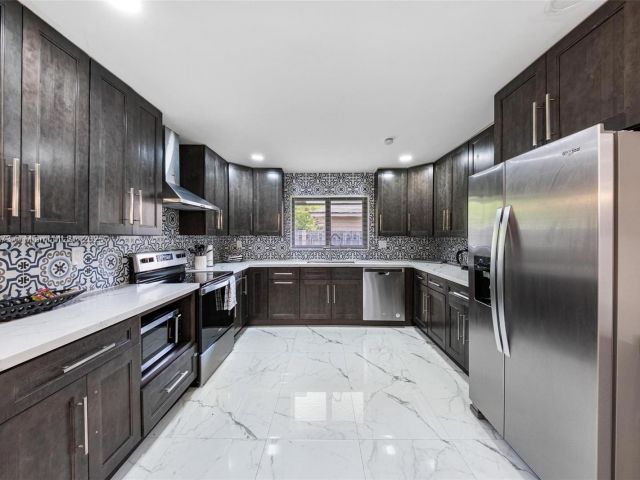 Home for sale at 2101 NW 14th Ave - photo 6233950