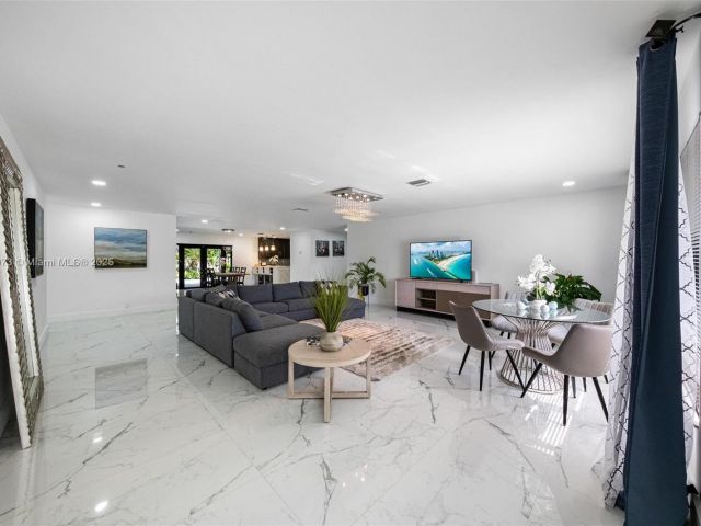 Home for sale at 2101 NW 14th Ave - photo 6233959