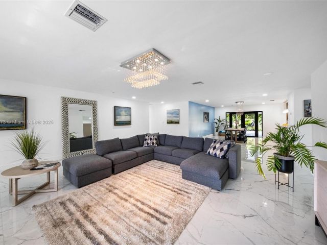 Home for sale at 2101 NW 14th Ave - photo 6233962