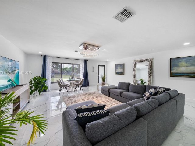 Home for sale at 2101 NW 14th Ave - photo 6233963