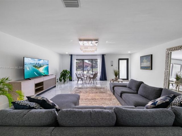 Home for sale at 2101 NW 14th Ave - photo 6233965