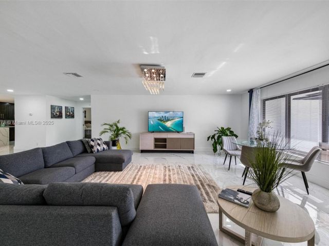 Home for sale at 2101 NW 14th Ave - photo 6233966