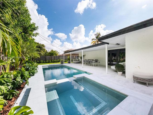 Home for sale at 2101 NW 14th Ave - photo 6233967