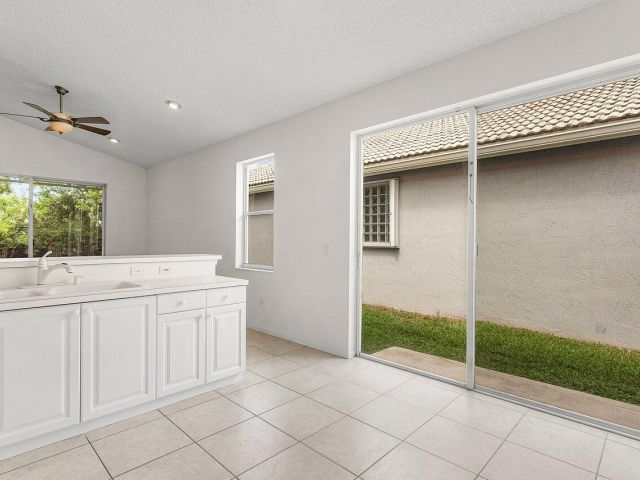 Home for rent at 7728 Edinburough Lane - photo 6219267