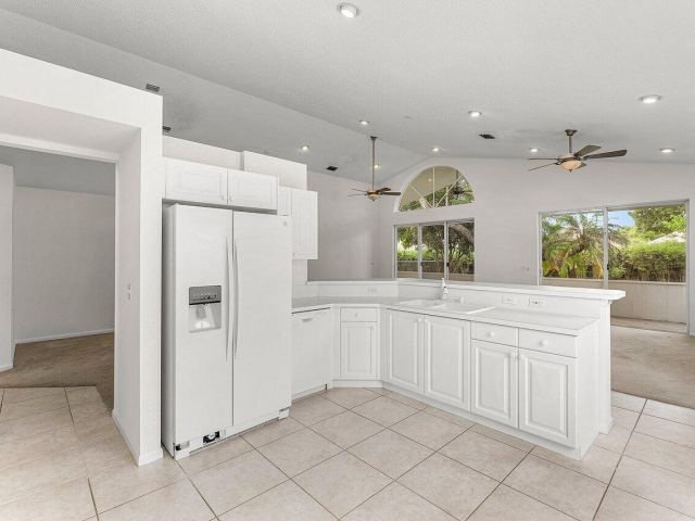 Home for rent at 7728 Edinburough Lane - photo 6219269